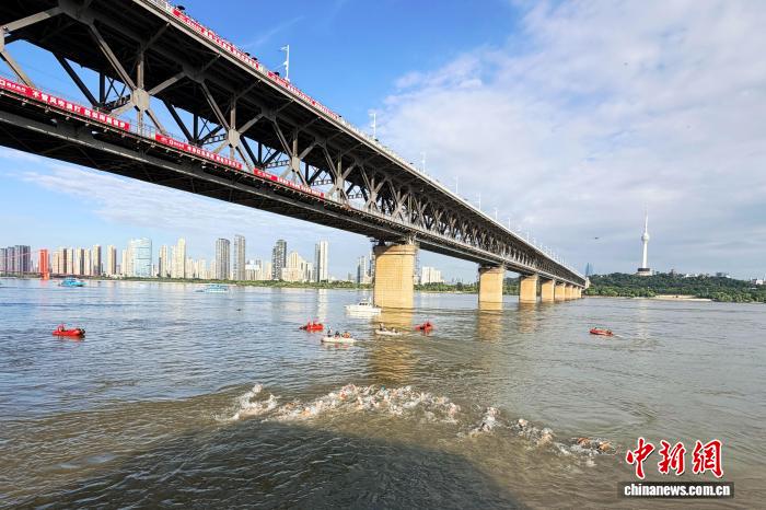 2025年十大潮流发型 - 雷速junliyu